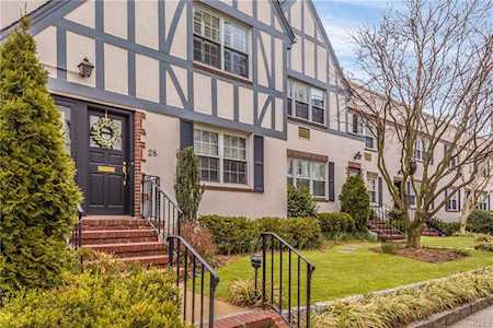 28 Lake Avenue #28 Eastchester, NY 10708