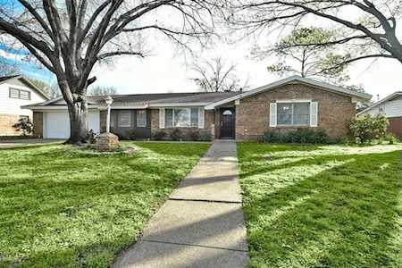4000 Golden Oaks Drive Haltom City, TX 76117