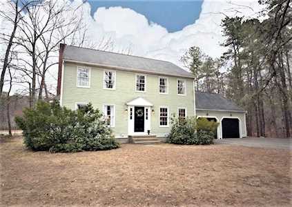 4 Bear Path Clinton, MA 01510
