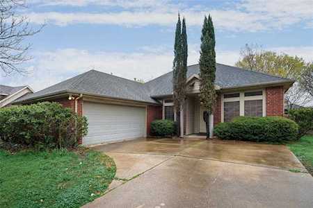4122 Briar Hill Drive Grand Prairie, TX 75052