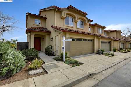 20340 Summercrest Dr Castro Valley, CA 94552