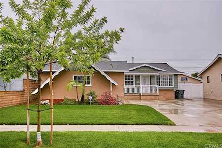 11428 213th Street Lakewood, CA 90715