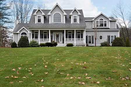 18 Hadley Rd Pepperell, MA 01463