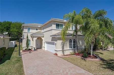 19435 SW 67th St Pembroke Pines, FL 33332