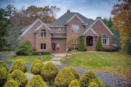 16 Riverside Terrace Easton, MA 02356