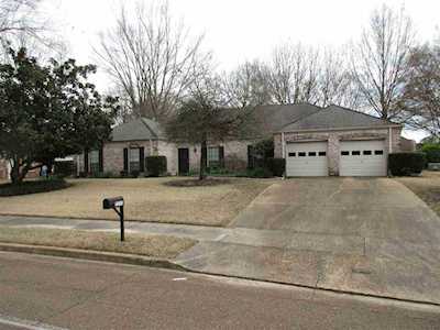 7741 Cross Village Dr Germantown, TN 38138