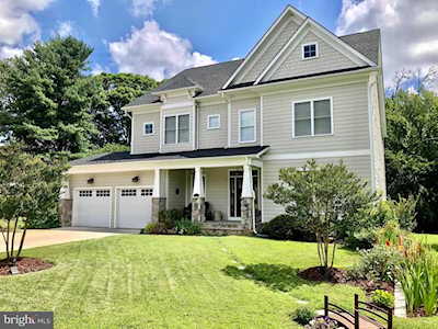 2451 Flint Hill Rd Vienna, VA 22181