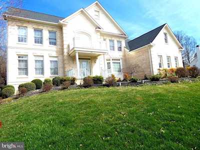6431 Lake Meadow Dr Burke, VA 22015