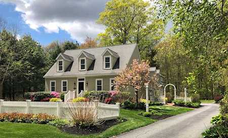 11 Wild Rd Hopkinton, MA 01748