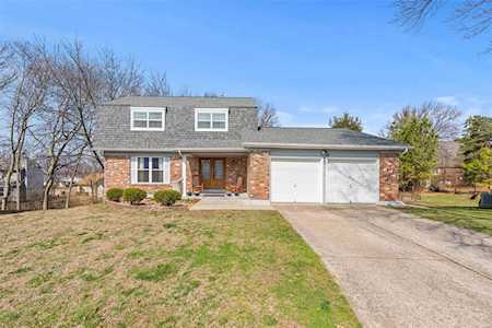 10 Strafford Dr St Peters, MO 63376