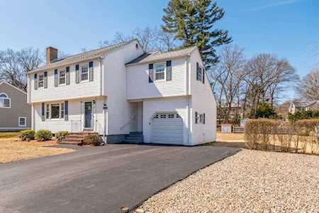 23 Plymouth Rd Wakefield, MA 01880