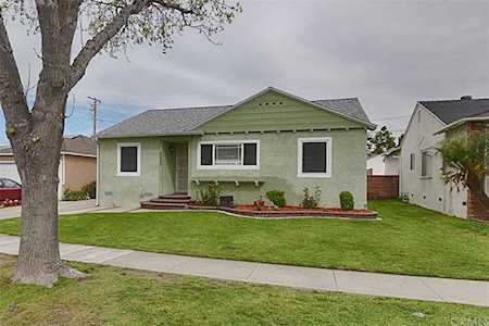 2425 Hardwick Street Lakewood, CA 90712