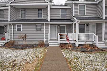 151 Bayberry Hill Ln #151 Leominster, MA 01453