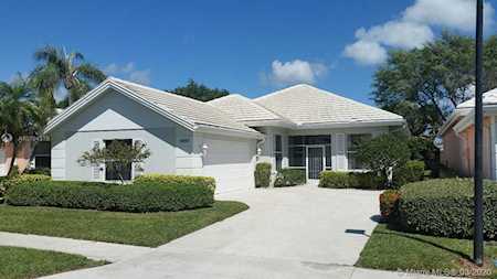 8683 Wakefield Dr Palm Beach Gardens, FL 33410