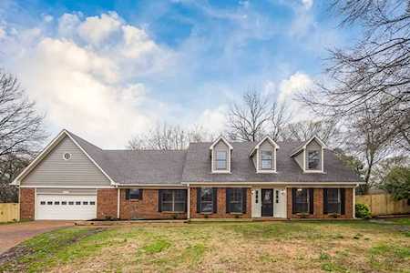 2440 Pinnacle Pt Bartlett, TN 38134