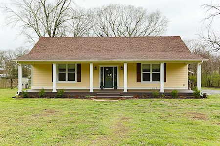 207 Liberty Pike Bell Buckle, TN 37020