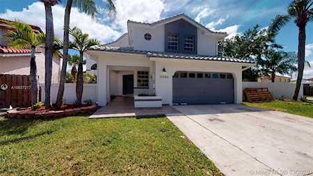 15586 SW 62nd Ter Miami, FL 33193