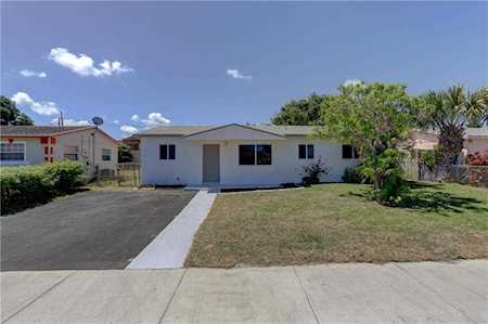 5331 NE 8th Ave Deerfield Beach, FL 33064