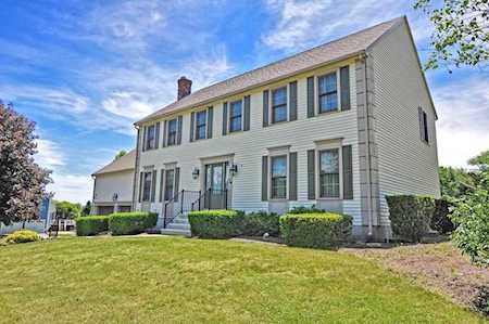 16 Liberty Hill Dr Blackstone, MA 01504
