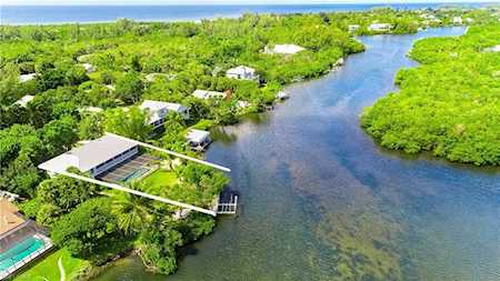 5842 Pine Tree Dr Sanibel, FL 33957