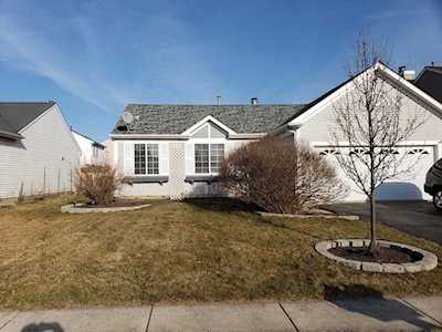 1590 Fairport Dr Grayslake, IL 60030
