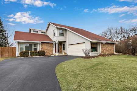 352 White Oak Ct Gurnee, IL 60031
