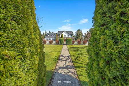 3605 214th Ave E Lake Tapps, WA 98391