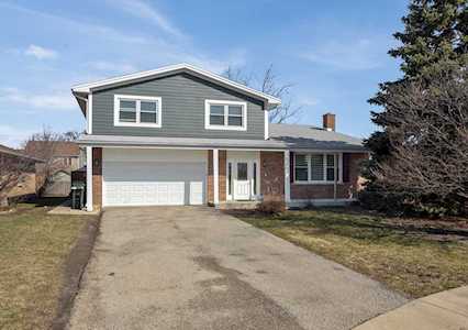 628 E Independence Ct Arlington Heights, IL 60005