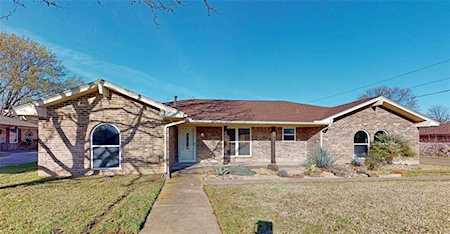 525 Medina Drive Highland Village, TX 75077