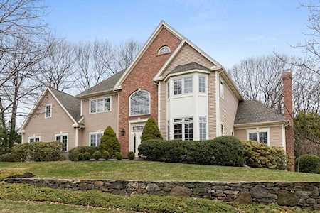 18 Camelot Dr Shrewsbury, MA 01545