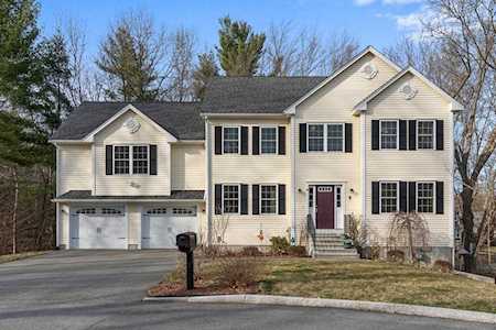 5 Zackney Dr Billerica, MA 01821