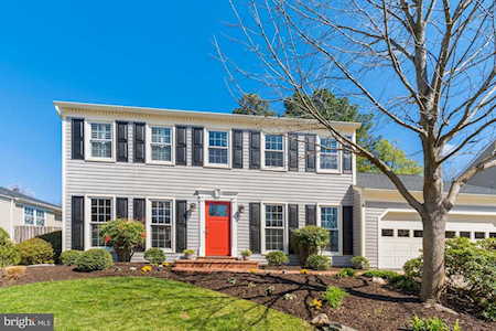 6844 Silver Ann Dr Lorton, VA 22079