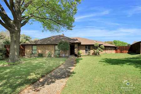 1616 Emory Circle Plano, TX 75093