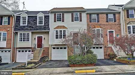 8579 Enochs Dr Lorton, VA 22079