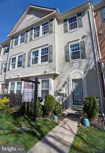 9209 Cardinal Forest Ln Lorton, VA 22079