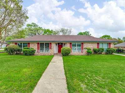 609 Robindale Drive Bedford, TX 76022