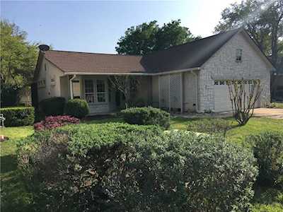 157 Whispering Wind Dr Georgetown, TX 78633