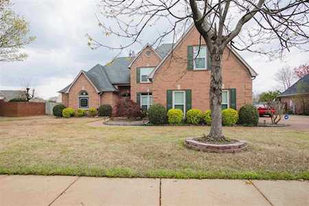 1295 Riding Brook Dr Collierville, TN 38017