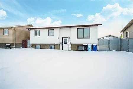 165 OAKS Crescent Fort Mcmurray, AB T9K 1M4