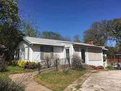 410 Stockard Street Lake Dallas, TX 75065