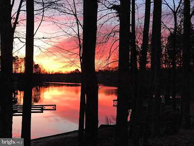 1645 Lakeshore Dr Louisa, VA 23093