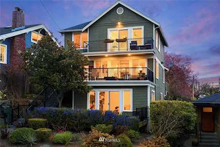 2438 W Lynn St Seattle, WA 98199