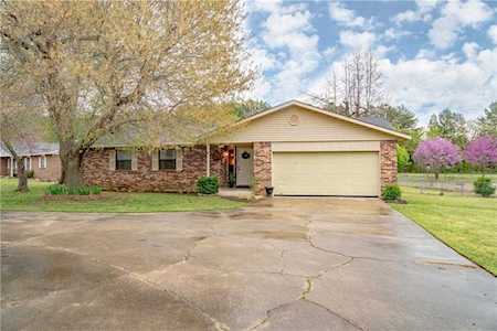 4201 Cherokee Cove Springdale, AR 72764