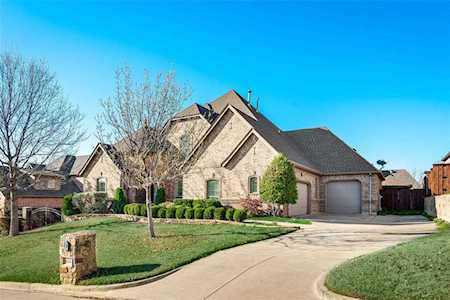 624 Indian Trail Hurst, TX 76054