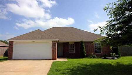 1303 Chitwood St Pea Ridge, AR 72751
