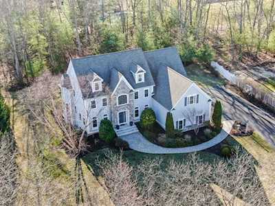 39 Connelly Hill Rd Hopkinton, MA 01748