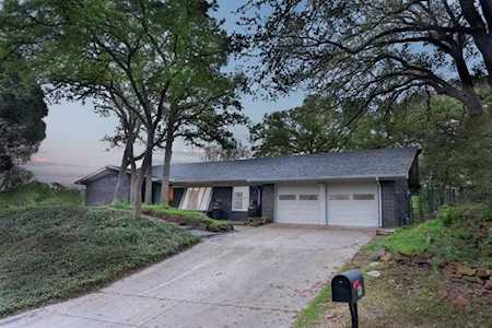 720 King Drive Bedford, TX 76022