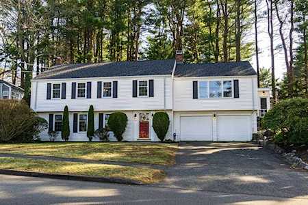 37 Locksley Road Lynnfield, MA 01940