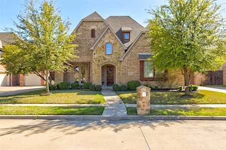 8012 Oak Knoll Drive North Richland Hills, TX 76182
