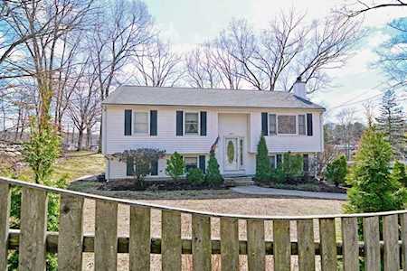 189 Lakeshore Drive Bellingham, MA 02019